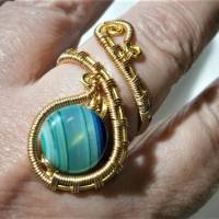 Ring mit Achat blau petrol gestreift handgewebt in goldfarben verstellbar Paisley boho Bild 2