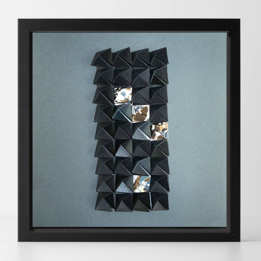 Light and shadow II // Origami-Wandbild im Objektrahmen Bild 1