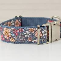Hundehalsband oder Hundegeschirr mit Blumen Muster, grau, kleine Blüten Bild 1