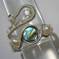 handmade Ring aus Abalone Regenbogen Seeopal mit Keshi Perlen verstellbar Paisley silberfarben Bild 4