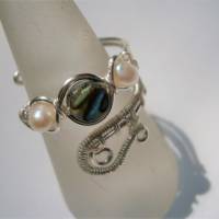 handmade Ring aus Abalone Regenbogen Seeopal mit Keshi Perlen verstellbar Paisley silberfarben Bild 5