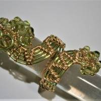 Ring Peridot hellgrün handgewebt grün goldfarben Spiralring als Daumenring handgemacht Bild 6
