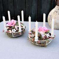 Tischgesteck mit Kerzen, Gesteck, Tischdeko, Landhausstil Bild 1
