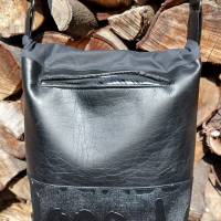 Umhängetasche Foldover Tasche aus Kunstleder, in klassischem Schwarz Bild 4