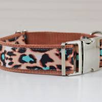 Hundehalsband oder Hundegeschirr mit Leoparden Muster, Animal Print, Safari, beige, braun, türkis, Hundeleine Bild 1