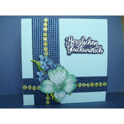 Geburtstagskarte für eine Frau in hellblau und dunkelblau mit blauer Blume