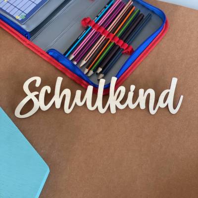 Schriftzug "Schulkind" aus Holz