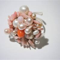 Ring pastell apricot rosa handgemacht Koralle an Perlen in wirework verstellbar handmade Korallenring Bild 3