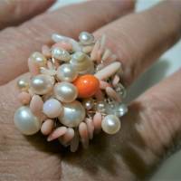 Ring pastell apricot rosa handgemacht Koralle an Perlen in wirework verstellbar handmade Korallenring Bild 6