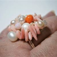 Ring pastell apricot rosa handgemacht Koralle an Perlen in wirework verstellbar handmade Korallenring Bild 7