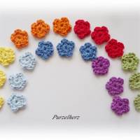 21 gehäkelte Streublümchen Regenbogenfarben - Häkelapplikation,Häkelblumen,Aufnäher,Tischdeko,Streudeko,Geburtstag,bunt Bild 1