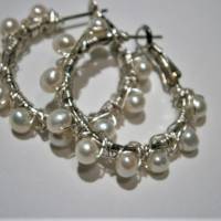 Perlenohrringe handgemachte 35 mm Ohrringe weiße Perlen Creolen Brautschmuck  Süßwasserzuchtperlen Bild 6