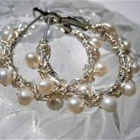 Perlenohrringe handgemachte 35 mm Ohrringe weiße Perlen Creolen Brautschmuck  Süßwasserzuchtperlen Bild 9