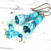 keramikblüten ohrhänger, lässige boho hippie ohrringe, geschenk, brautschmuck, glasperlen blau Bild 1