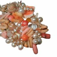 Handgemachter Anhänger mit Muscheln Koralle Rosenquarz pastell und Süßwasserzuchtperlen silberfarben boho Bild 1