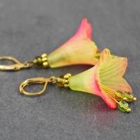 Blütenohrringe in lindgrün und pink rot, Glockenblumen romantische Ohrhänger Bild 2