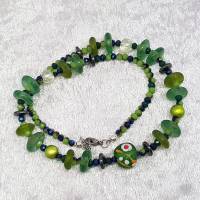 Halskette aus grünen Glassteinen, Collier, afrikanische Perlen Bild 1