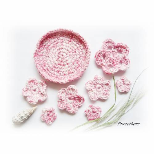 8-teiliges Häkelset: 7 Blumen mit Untersetzer - Baddeko,BeautyBereich,Seifenunterlage,Gastgeschenk,rosa,weiß