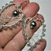 Ohrringe grau Perle und Mondstein handgemacht in wirework silberfarben boho Bild 3