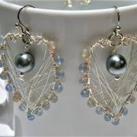 Ohrringe grau Perle und Mondstein handgemacht in wirework silberfarben boho Bild 5