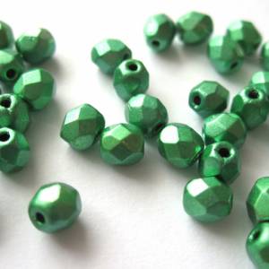 50 Coated Green böhmische Perlen 4mm, tschechische feuerpolierte facettierte Glasperlen DIY Glasschliff Bild 2