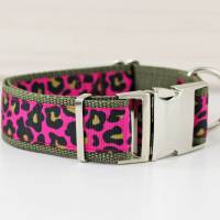 Hundehalsband oder Hundegeschirr mit Leoparden Muster, Animal Print, Safari, oliv, gold und pink, Leopard, Katze, trendy Bild 1