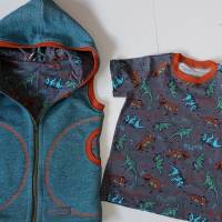 Baumwollsweat Weste mit Dino Stickerei und T-Shirt in Grösse 98 Bild 2