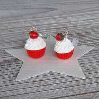 Ohrhänger Cupcake mit Erdbeere aus Fimo Ohrringe handmodelliert aus Polymer Clay Bild 3