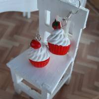 Ohrhänger Cupcake mit Erdbeere aus Fimo Ohrringe handmodelliert aus Polymer Clay Bild 9