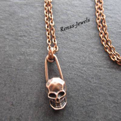 Unisex Skullkette kurz kupferfarben – Totenkopf Anhänger Sicherheitsnadel, 53 cm, Handmade