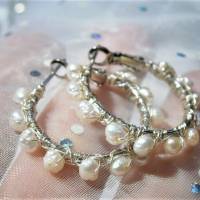 Perlenohrringe handgemachte 35 mm Creolen weiße Barockperlen Brautschmuck Süßwasserzuchtperlen Bild 5