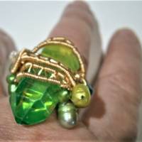 Ring Kristallspitze grün gelb Perlen schilfgrün verstellbar handgewebt wirework goldfarben boho Bild 5