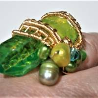 Ring Kristallspitze grün gelb Perlen schilfgrün verstellbar handgewebt wirework goldfarben boho Bild 7