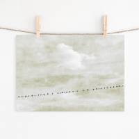 Print "Rastplatz", Vögel auf der Stromleitung vor dem Wolkenhimmel, beige, grau, weiß, marmoriert. 20 x 30 cm Bild 1