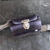 Gürteltasche aus Wolle gefilzt von meiTaschi in Lila-Braun- und Lavendeltönen Bild 1