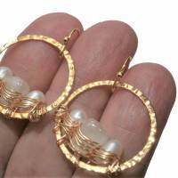 Mondstein Ohrringe handgemacht mit Perlen als Brautschmuck im Ring goldfarben gehämmert Bild 2