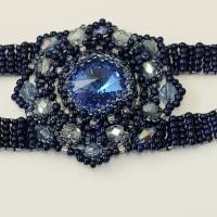 Handmade Armband dunkelblau mit gitzernden Rivolikristall Bild 4