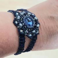Handmade Armband dunkelblau mit gitzernden Rivolikristall Bild 5