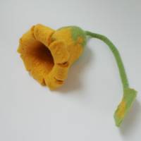 Schlüsseltasche gelbe Blume aus Filz, handgearbeitete Schlüsselblume für Blumenfreunde, Filzblüte Bild 1