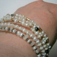 Armband Perlen weiß Mondstein grau 5-reihig funkelnd handgemacht Spiralarmband Bild 3