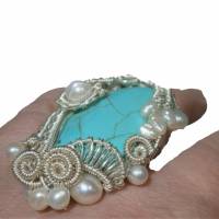 Ring mit Türkis und Perlen weiß handgemacht in wirework silberfarben türkisgrün verstellbar boho chic Bild 3