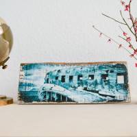 Flugzeugwrack Island Holzbild - Weinkisten Upcycling, 9x23 cm, Wanddeko, Shabby Style, retro, Dekoration, Wandbild Bild 1