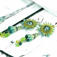 grün, blaue bohemian keramikblüten ohrringe, lässige boho hippie ohrhänger, geschenk, beadwork ohrringe Bild 1