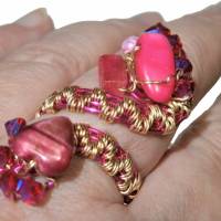Ring pink rosa handmade verstellbar Perlmutt und Glas funkelnd wirework Spiralring boho Bild 1