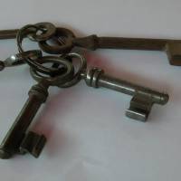 5 alte Schlüssel aus den 50er Jahren aus Berlin Grünau, für die Deko alle mit Gebrauchsspuren Bild 1