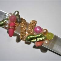 Ring pink grün verstellbar handgemacht Perlmutt und Biwaperlen im wirework Spiralring goldfarben handgewebt Bild 5