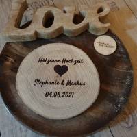 gravierte Baumscheibe, Holzscheibe mit Rinde, graviert mit einem Spruch, Bild, Logo, Geschenk, Hölzerne Hochzeit Bild 1