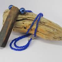 Hübsche Perlenkette mit blauen Mini Glasperlen und Treibholz Bild 1