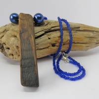 Hübsche Perlenkette mit blauen Mini Glasperlen und Treibholz Bild 2