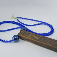 Hübsche Perlenkette mit blauen Mini Glasperlen und Treibholz Bild 6